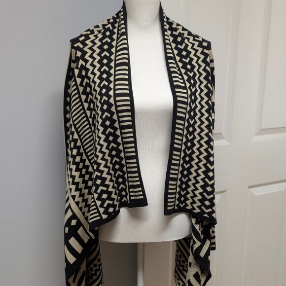 Larry Levine Sweaters - Larry Levine Aztec Pattern Sweater/Cardigan Size M